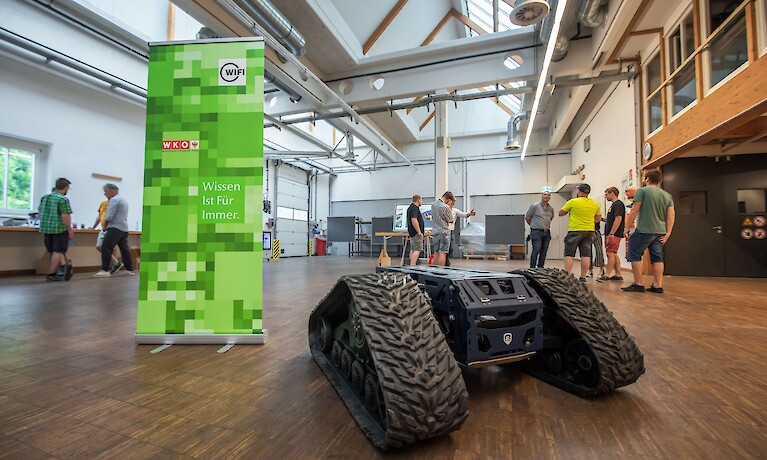 Coole Roboter, nützliche Innovationen und begeisterte Gäste bei der Langen Nacht der Forschung in Tirol