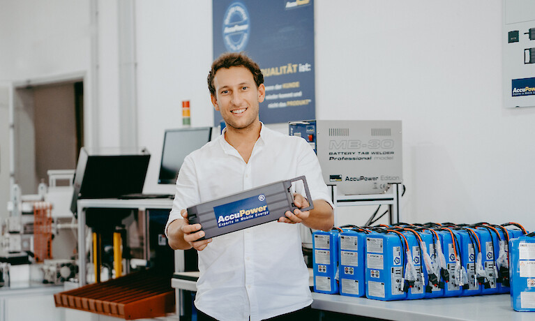 28 Jahre junger Steirer Moritz Minarik kauft international erfolgreiche AccuPower GmbH