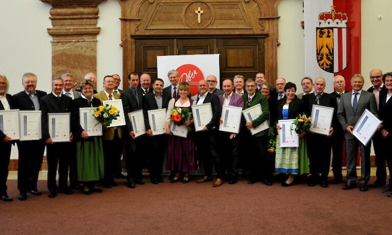 Auszeichnungen für verdiente Touristiker Oberösterreichs: Ehrenurkunden für 26 Impulsgeber der Tourismuswirtschaft