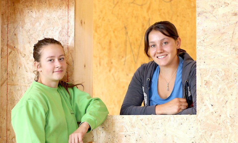 Erstmals zwei Zimmerinnen bei Buchner Holzbaumeister in Oberösterreich