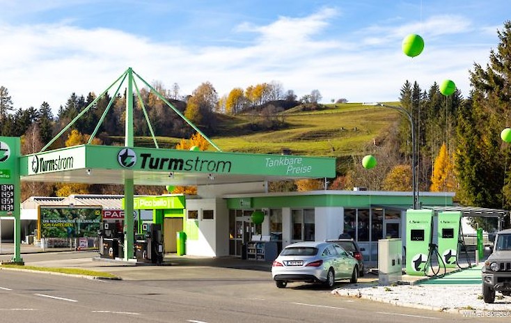 Doppler Gruppe eröffnet erste Turmstrom-Tankstelle in Neumarkt
