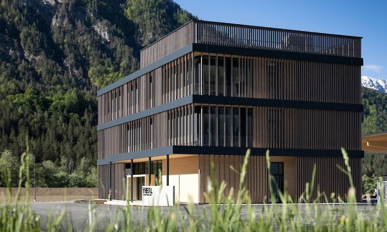 Bürogebäude Theurl gewinnt Holzbaupreis Kärnten 2021 in der Kategorie "Gewerbliche Bauten"